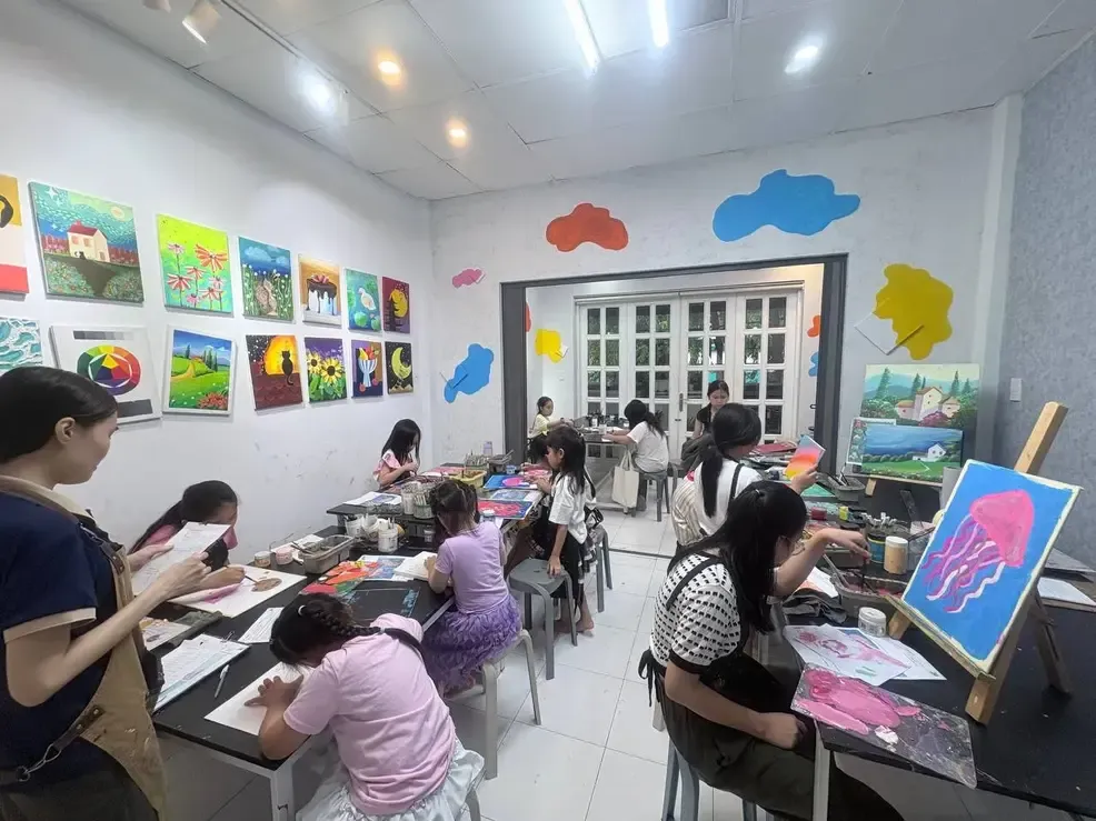 Không gian và cơ sở vật chất lớp vẽ 24 Art Tân Bình