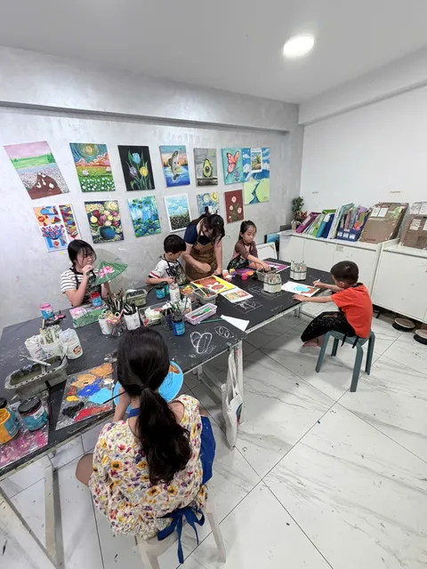 Bilingual Art Classes for Children in Tan Phu - 24Art Tan Phu