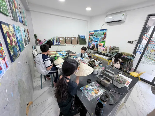 Small-group children's art class at 24 Art Tan Phu