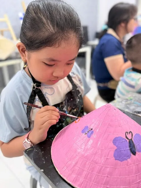 Workshop vẽ nón lá tại 24 Art Tân Bình