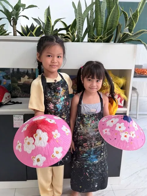 Vietnamese conical hat painting workshop at 24 Art Tan Phu