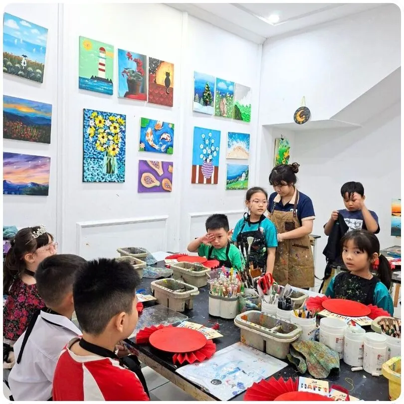 24Art class for 10-year-olds